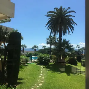 https://studio-127-vue-mer-et-piscine-port-santa-lucia.fr-provencehotel.com